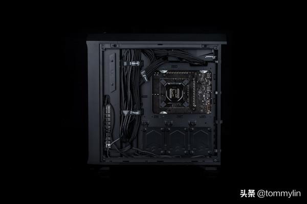 風冷執行者 - Fractal Design Torrent Compact 裝機展示
