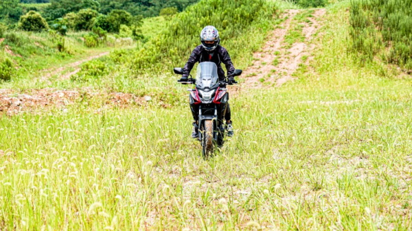 缺少個性但很平順好騎，還是很本田-CB400X動態體驗