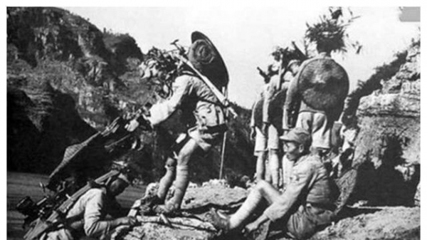 1947年土匪殘殺我軍5名高幹，毛主席悲憤不已，下令槍斃警衛連長