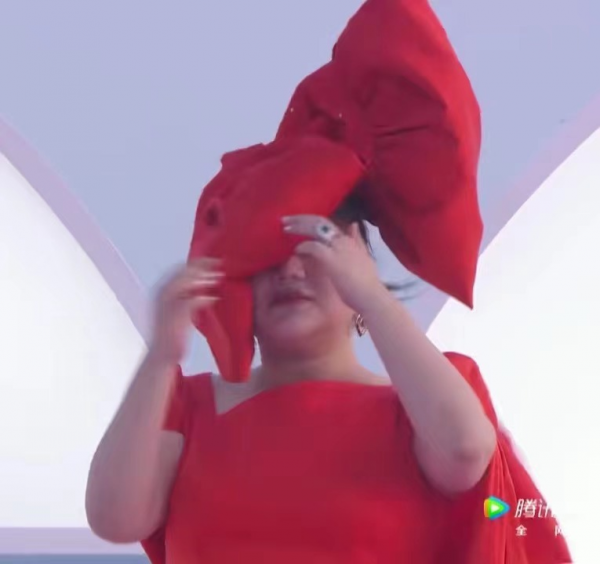 這屆紅毯熱鬧了!新仇舊愛齊聚,何穗槓上baby,鄧倫難忘金晨? 這屆紅毯熱鬧了!新仇舊愛齊聚,何穗槓上baby,鄧倫難忘金晨?