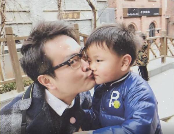 歌手海峰去世近五個月，妻子終於走出陰霾，化淡妝微笑自嘲髮際線