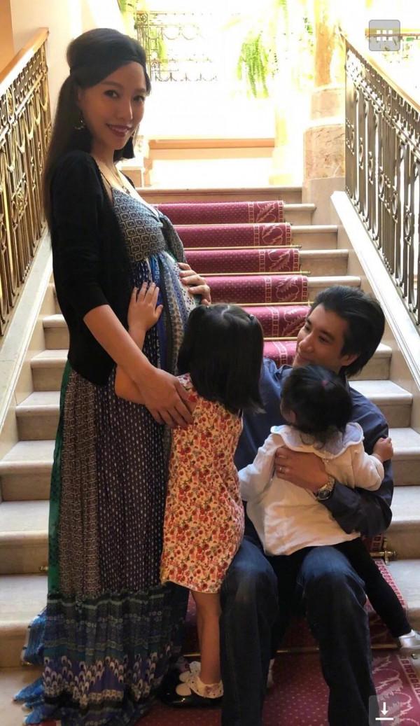 王力宏官宣已提出離婚申請，目前二人育有兩女一子