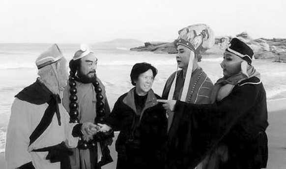 “豬八戒”馬德華：現實終娶到“嫦娥”恩愛49年零緋聞