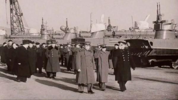 1955年蘇軍撤離大連,向中國軍隊移交1198門火炮,329架飛機 1955年蘇軍撤離大連,向中國軍隊移交1198門火炮,329架飛機