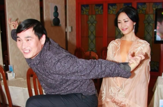 大衣哥10年沉浮錄:人性矛盾,親人吸血,成也名敗也名 大衣哥10年沉浮錄:人性矛盾,親人吸血,成也名敗也名