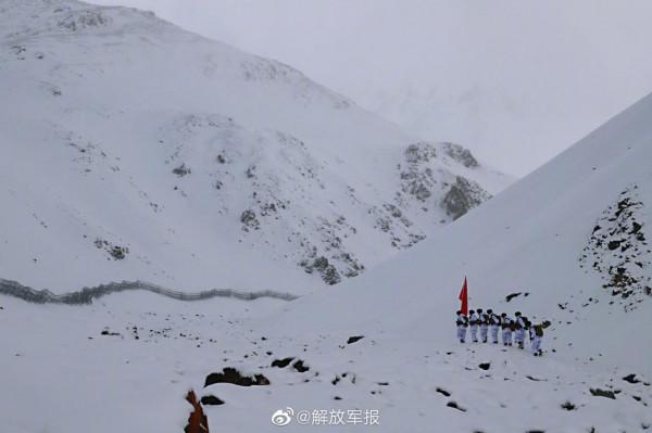 海拔3500米！他們頂風冒雪踏上巡邏路