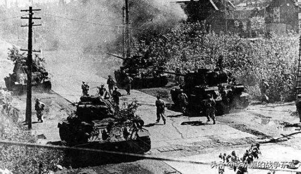 朝鮮軍隊最土豪的時刻：金日成的部隊裝備、火力完爆國軍五大主力