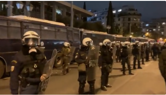 11月18日，美國大使館被圍；日韓拒絕同框；默克爾批評對華脫鉤