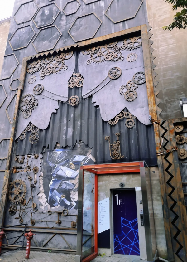 奔著體驗汽車影院而去，沒想到被周圍免費的環境吸引到了