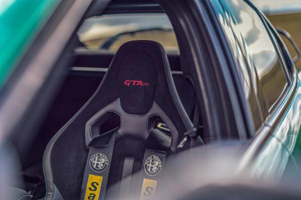 比四葉草更強，高唱懷舊之歌的阿爾法·羅密歐Giulia GTAm | CAR REVIEWS