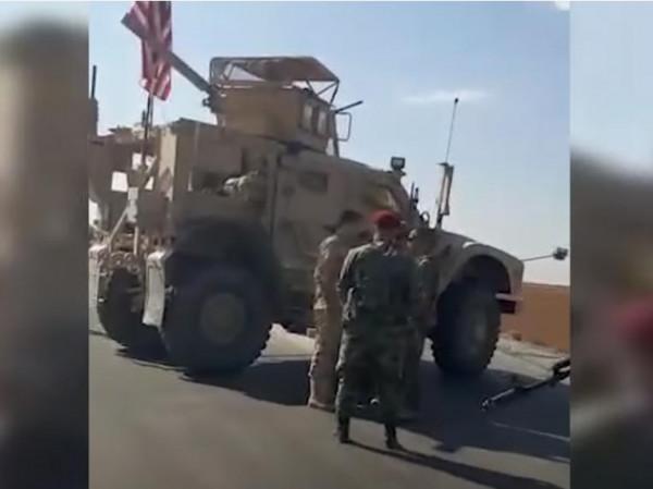 俄媒：敘利亞軍隊在戰略公路攔截美軍裝甲車隊，迫使其掉頭離開