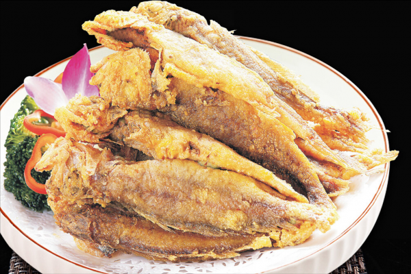 酥炸小黃魚,用澱粉還是麵粉?牢記2個竅門,又酥又脆,還不吸油 酥炸小黃魚,用澱粉還是麵粉?牢記2個竅門,又酥又脆,還不吸油