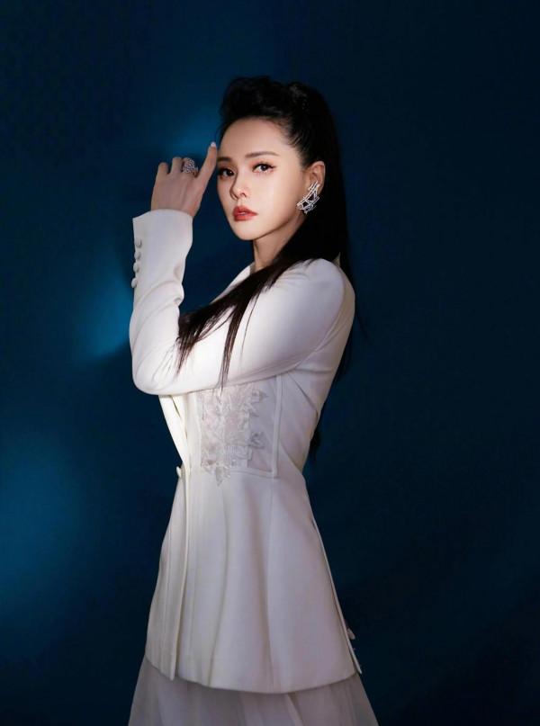 甜美女神伊能靜,真性情、真颯爽的“女豪傑” 甜美女神伊能靜,真性情、真颯爽的“女豪傑”