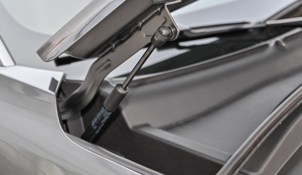 留給特斯拉的時間不多了，長安混動車型來襲，底盤讓人又愛又恨？