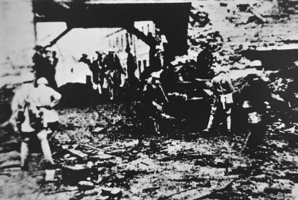 2011年省委書記下鄉慰問，偶然發現一副畫，揭開老農隱藏50年身份