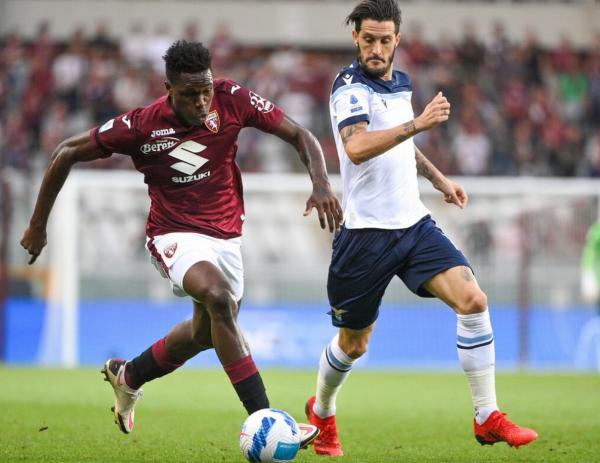 絕平!1-1!薩里遇到大麻煩,3場不勝狂丟7分,因莫比萊絕境救主 絕平!1-1!薩里遇到大麻煩,3場不勝狂丟7分,因莫比萊絕境救主