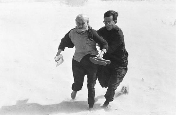 西貢陷落舊照:46年前的阿富汗撤離,南越人扎堆爬牆進美使館逃離 西貢陷落舊照:46年前的阿富汗撤離,南越人扎堆爬牆進美使館逃離