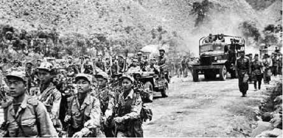 12歲少年偷偷參軍，30年後成開國少將衣錦還鄉，父親卻認不出