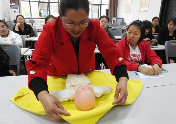 優秀的育嬰師都能做到以下3點，怪不得育嬰師的門檻越來越高