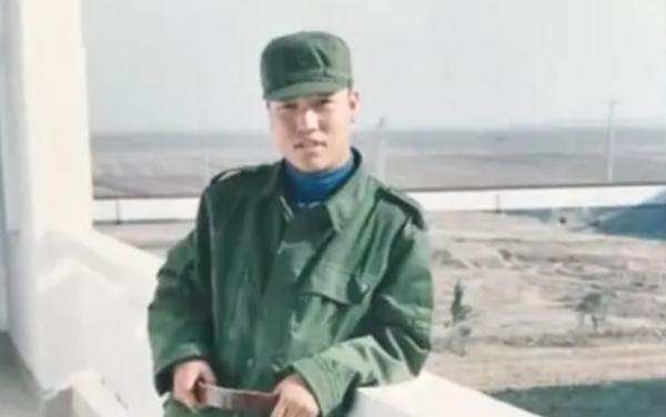 賈冰娛樂圈歷險記:17歲當兵,28歲當團長,35歲副處級;37歲爆紅 賈冰娛樂圈歷險記:17歲當兵,28歲當團長,35歲副處級;37歲爆紅