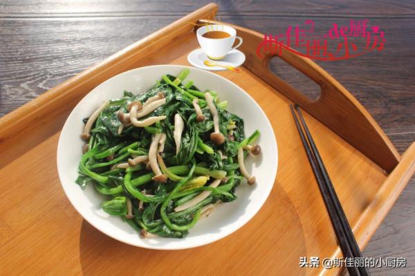 菠菜和它是絕配,簡單鮮美又營養,炒一炒5分鐘就出鍋,總吃不膩 菠菜和它是絕配,簡單鮮美又營養,炒一炒5分鐘就出鍋,總吃不膩