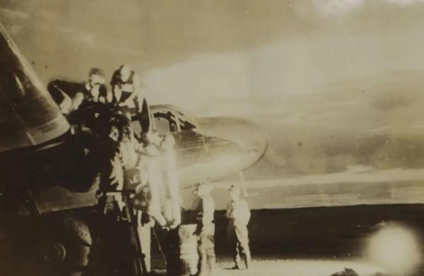 遠征軍突襲棠吉機場,鬼子少佐要決鬥,被遠征軍營長一槍打穿腿 遠征軍突襲棠吉機場,鬼子少佐要決鬥,被遠征軍營長一槍打穿腿