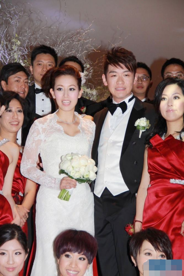 TVB七魔女罕聚首!45歲文頌嫻素顏似少女,7人僅剩46歲佘詩曼未嫁 TVB七魔女罕聚首!45歲文頌嫻素顏似少女,7人僅剩46歲佘詩曼未嫁