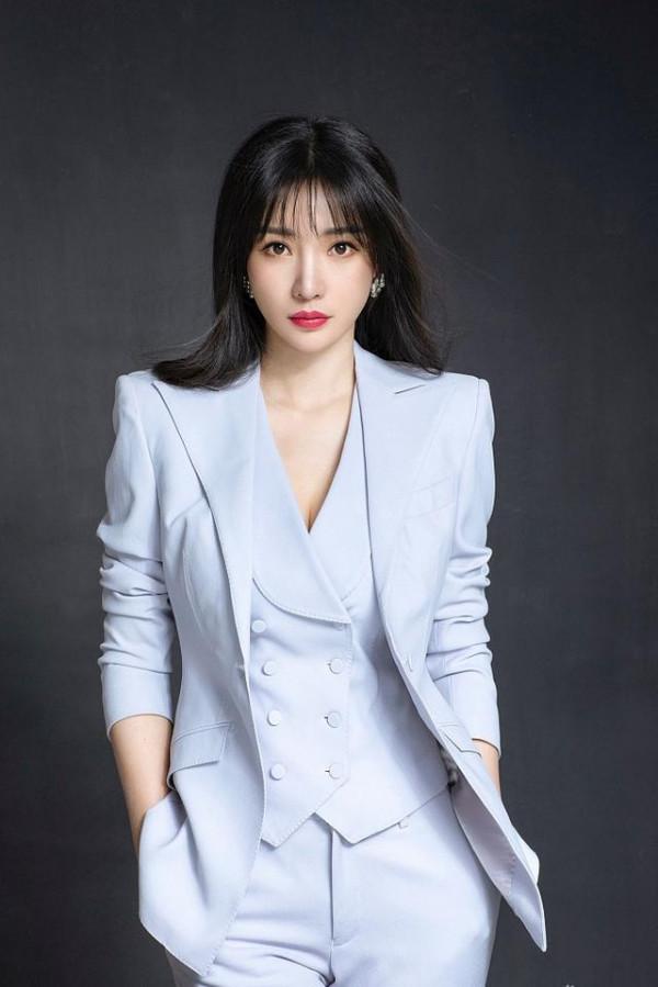 柳巖、景甜、江疏影這三位女星誰最白? 柳巖、景甜、江疏影這三位女星誰最白?