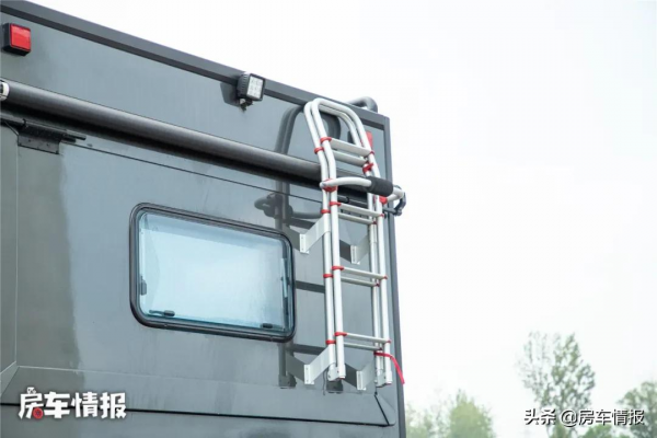 黑金剛房車真帥！越野外觀氣場不輸烏尼莫克，出廠帶電14度隨便用