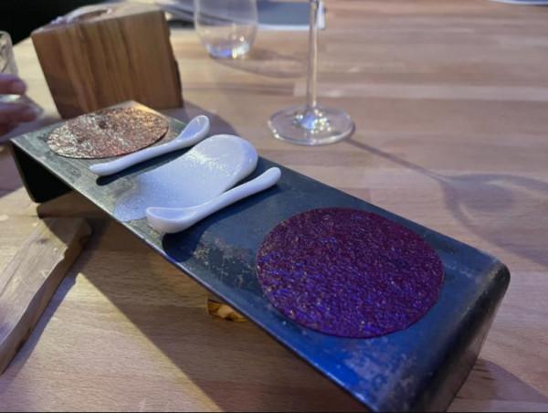 外國博主吐槽最糟米其林，27道奇葩菜，還要從主廚“嘴”裡舔著吃