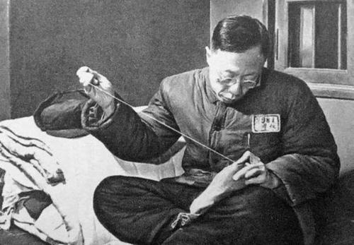 毛主席宴請皇帝溥儀吃飯,席間詢問:你們御膳房的飯好吃嗎? 毛主席宴請皇帝溥儀吃飯,席間詢問:你們御膳房的飯好吃嗎?