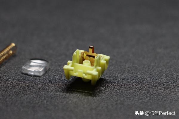 HELLO GANSS HS108T 三模熱插拔機械鍵盤開箱評測 HELLO GANSS HS108T 三模熱插拔機械鍵盤開箱評測