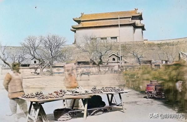 晚清老照片:男子扛著銅錢逛街,妃子樣貌醜,老虎被眾人圍觀 晚清老照片:男子扛著銅錢逛街,妃子樣貌醜,老虎被眾人圍觀