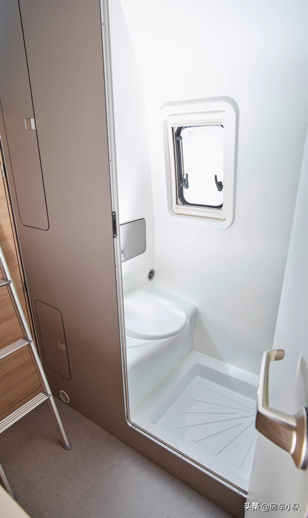 居然是一輛房車獲得了2021年紅點設計大獎！德國的Alphavan房車