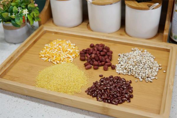 天涼了，多給家人煮“五糧粥”，每天早上來一碗，元氣滿滿過秋天