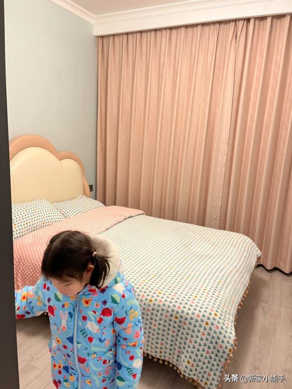 一家四口喬遷新居，全屋裝修漂亮上檔次，生活幸福又令人羨慕