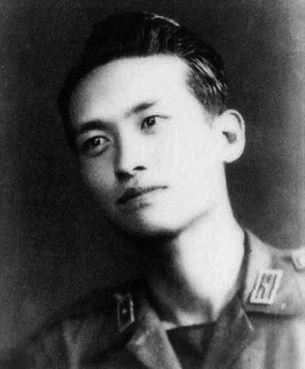 一名國軍闖入解放區，對我軍戰士說：快向首長報告，我是代號902