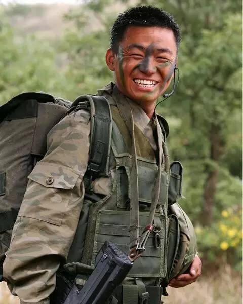 《王牌部隊》開播,對比《士兵突擊》差距明顯!希望不是愛情劇吧 《王牌部隊》開播,對比《士兵突擊》差距明顯!希望不是愛情劇吧