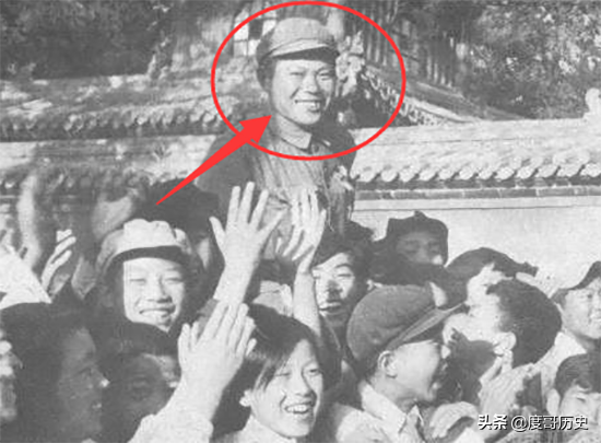 10年前四川農民離世留下獎狀，子女到政府確認，領導大驚：是真的