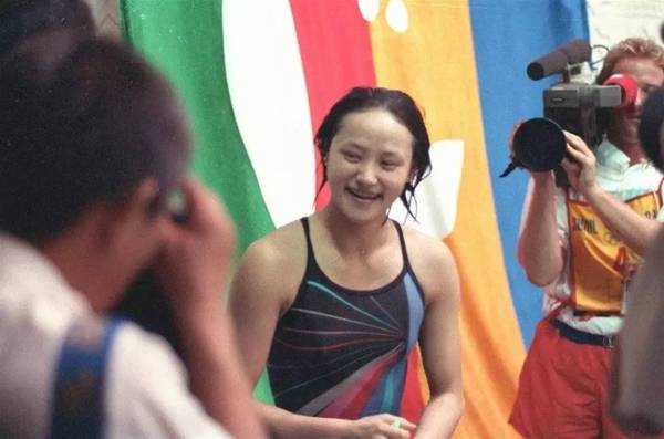 跳水女皇高敏：18歲奪奧運金牌，22歲卻巔峰退役，二婚老公是教授