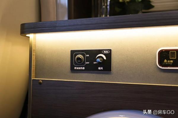 6座雙臥獨立淋浴房車,獨特佈局加大生活區,適合一家人長途旅行 6座雙臥獨立淋浴房車,獨特佈局加大生活區,適合一家人長途旅行