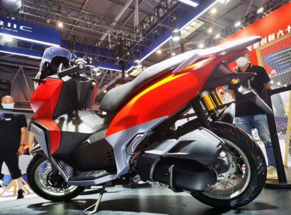 力刻戈壁亮相:又一誠意之作,這才像臺ADV踏板 力刻戈壁亮相:又一誠意之作,這才像臺ADV踏板