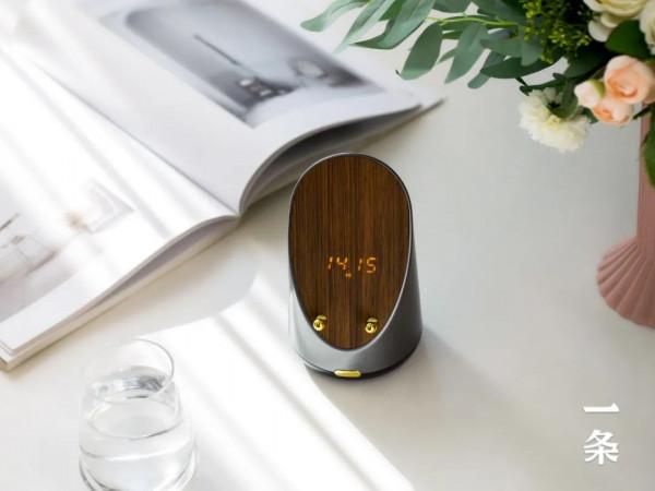 是感應音箱、手機支架、電子鐘，也是無線充，這個小木頭神了 || Chin@美物