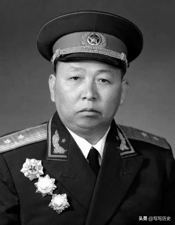 遼瀋戰役期間，東北野戰軍12個縱隊的司令員和政委都是誰？