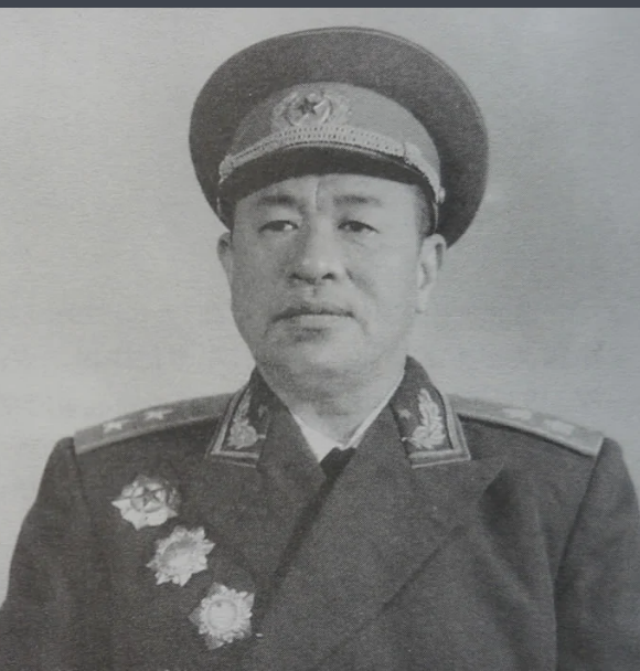 四野兵臨城下,蔣軍要求起義,我軍政委搖頭:你們只能投降 四野兵臨城下,蔣軍要求起義,我軍政委搖頭:你們只能投降