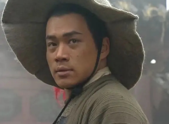 “武松”丁海峰，娶普通妻子相愛30年，兒女雙全惹人羨