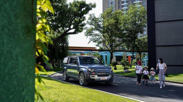 骨子裡透露著硬派氣息!試駕路虎衛士110,成年人的“大玩具” 骨子裡透露著硬派氣息!試駕路虎衛士110,成年人的“大玩具”