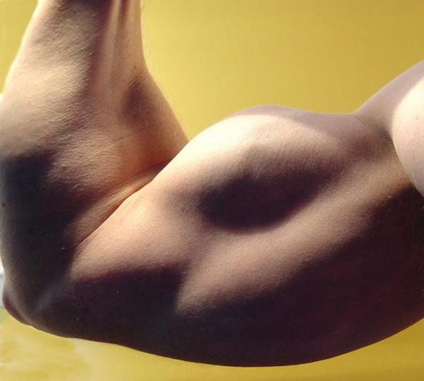 印度健身教練身高20cm，卻十分開朗