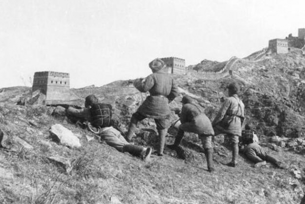 宜瓦戰役:此黃埔一期抗日名將被西北野戰軍打敗後,撿手榴彈自炸 宜瓦戰役:此黃埔一期抗日名將被西北野戰軍打敗後,撿手榴彈自炸