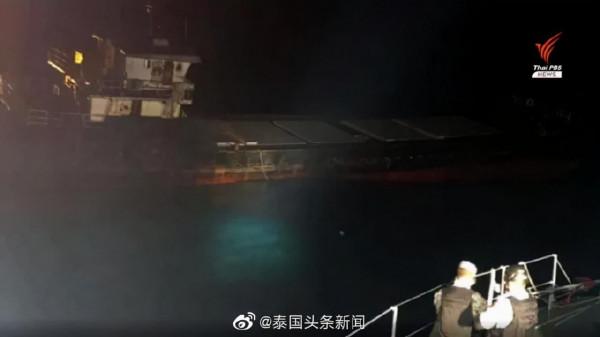 一艘不明國籍船隻在泰國灣沉沒，漏油恐危及蘇梅島